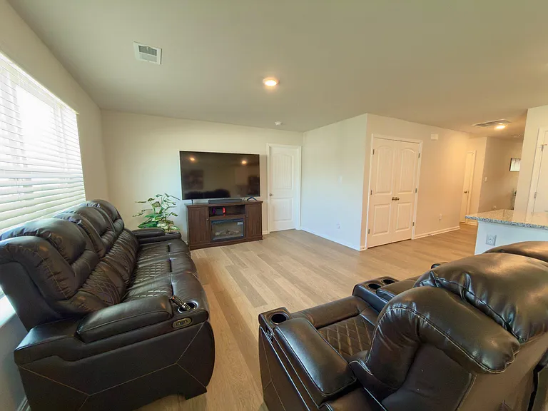 61 New England Dr — Photo 12