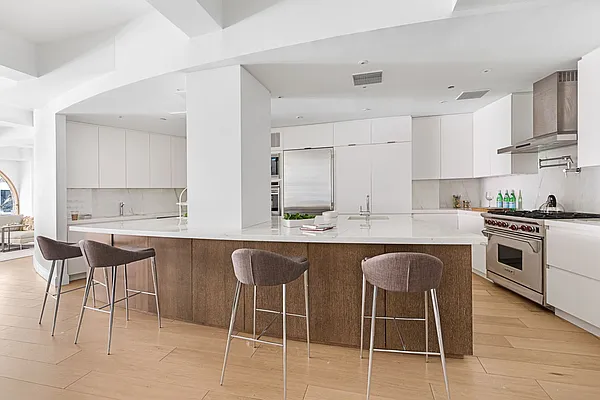 Sold by Compass | media 25