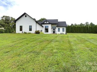 60 Golden Ln, Leicester, NC 28748