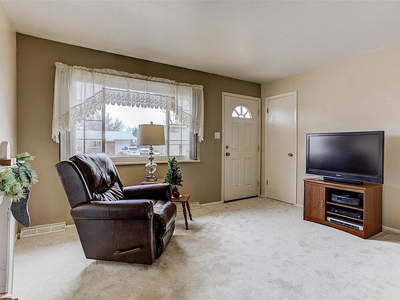 5th image of 8421 Benton St