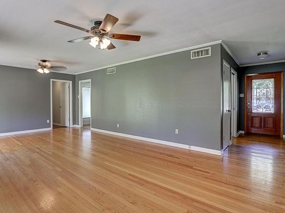 3rd image of 329 Montrose Ave