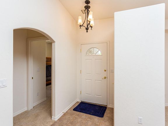 5th image of 998 Heather Ln