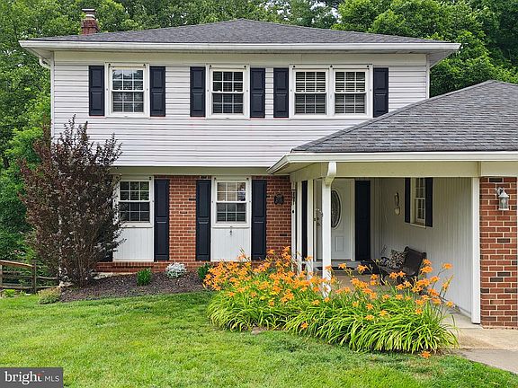 2nd image of 2733 Skylark Rd