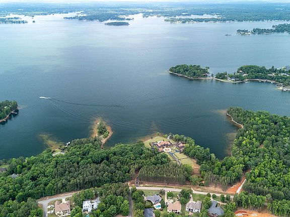 4th image of 630 River Rd