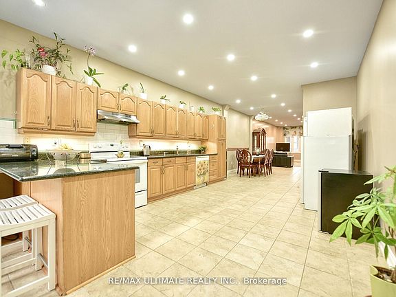 3rd image of 227 Earlscourt Ave