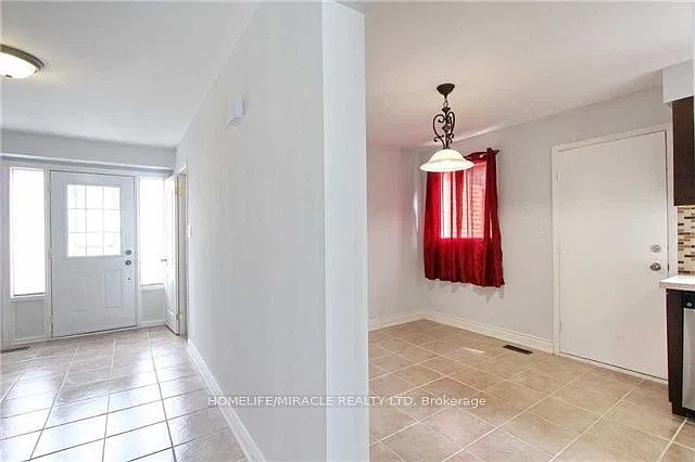 5 bed, $2,900 — Photo 3