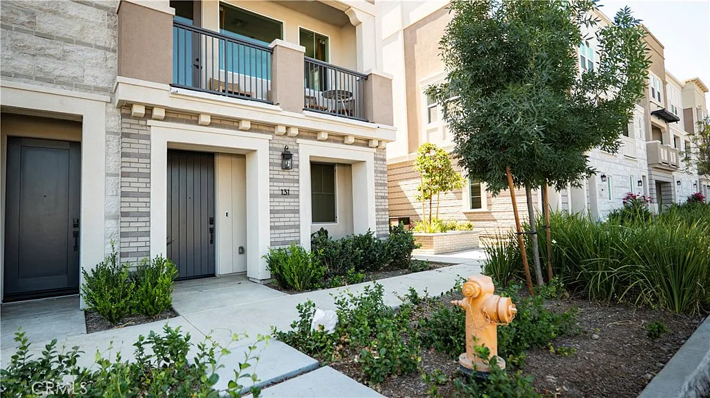 4 bed, 1564 sqft, $4,200 — Photo 3