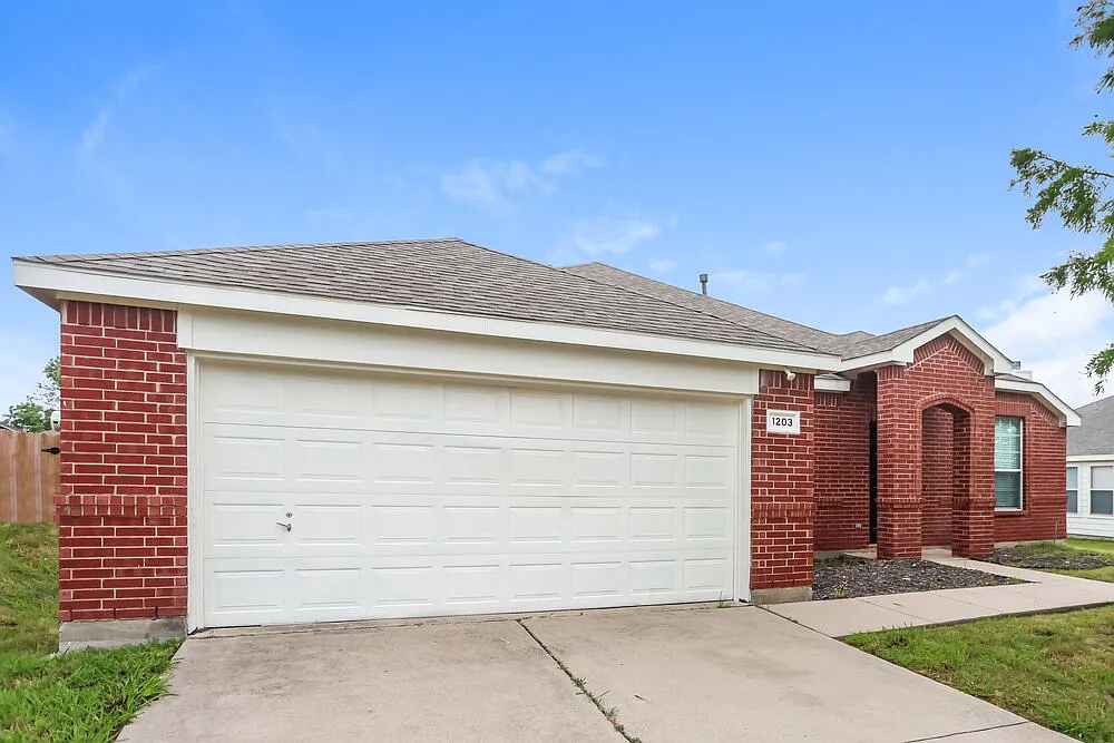 4 bed, 2.0 bath, 2289 sqft, $2,140 — Photo 4
