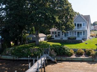 49 Wheatfield Cove Rd, Narragansett, RI 02882