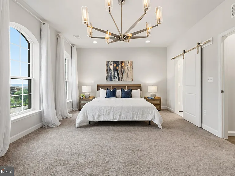 617 Leigh Way — Photo 32