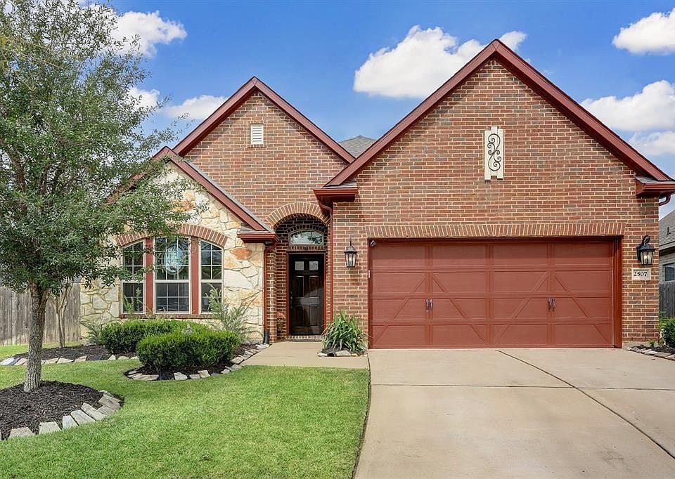 Welcome to this cozy 3 bedroom and 2 bathroom home situated in the sought-after Rivers Edge community.