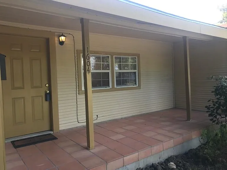 1604 Wilson St — Photo 11