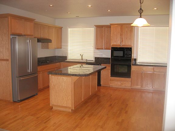 Eat-In Kitchen