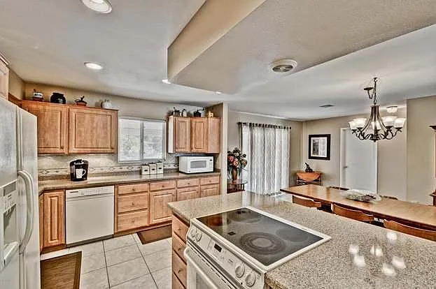 13211 W Jadestone Dr — Photo 4