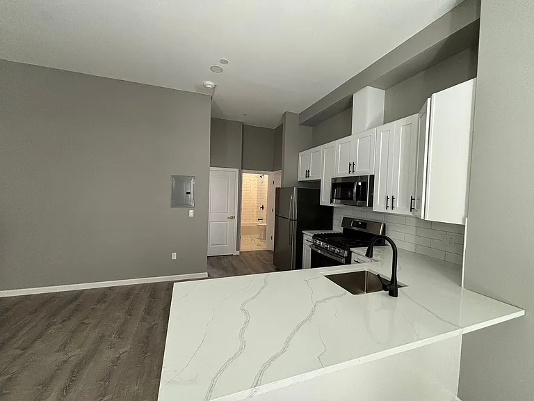 37 Center St — Photo 11