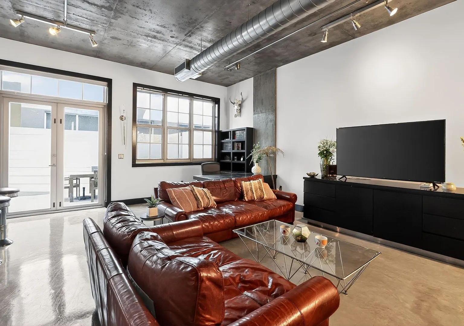 Modern 1BR Loft in Flagler Village — Photo 1
