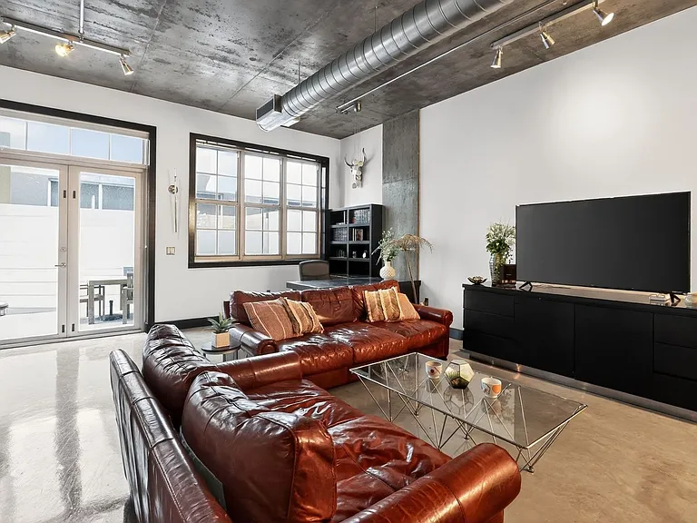 435 N Andrews Ave #206 — Photo 1
