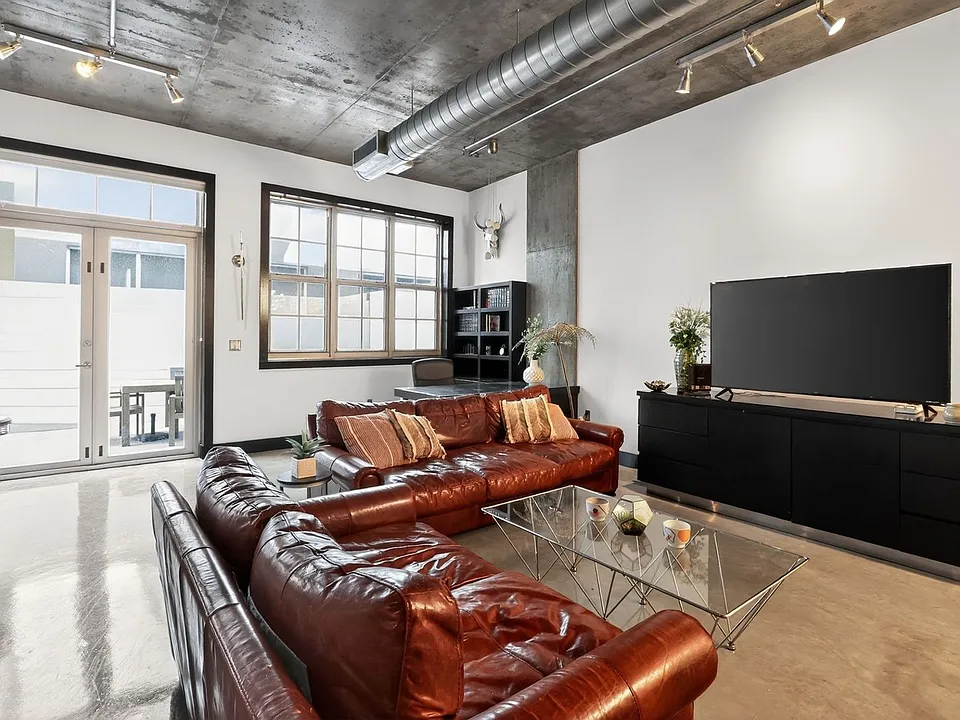 435 N Andrews Ave #206