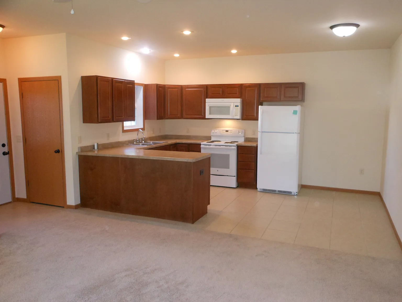 2 bed, 1180 sqft, $1,550 — Photo 4