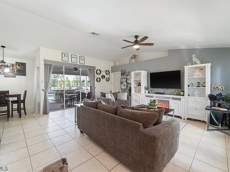 1021 Alvin Ave — Photo 14