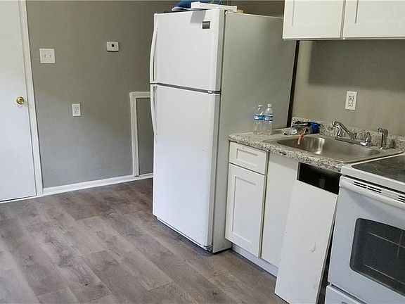 3rd image of 462 N Arnolda Ave