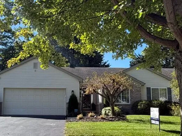 552 Crystal Lake Dr, Holland, OH 43528