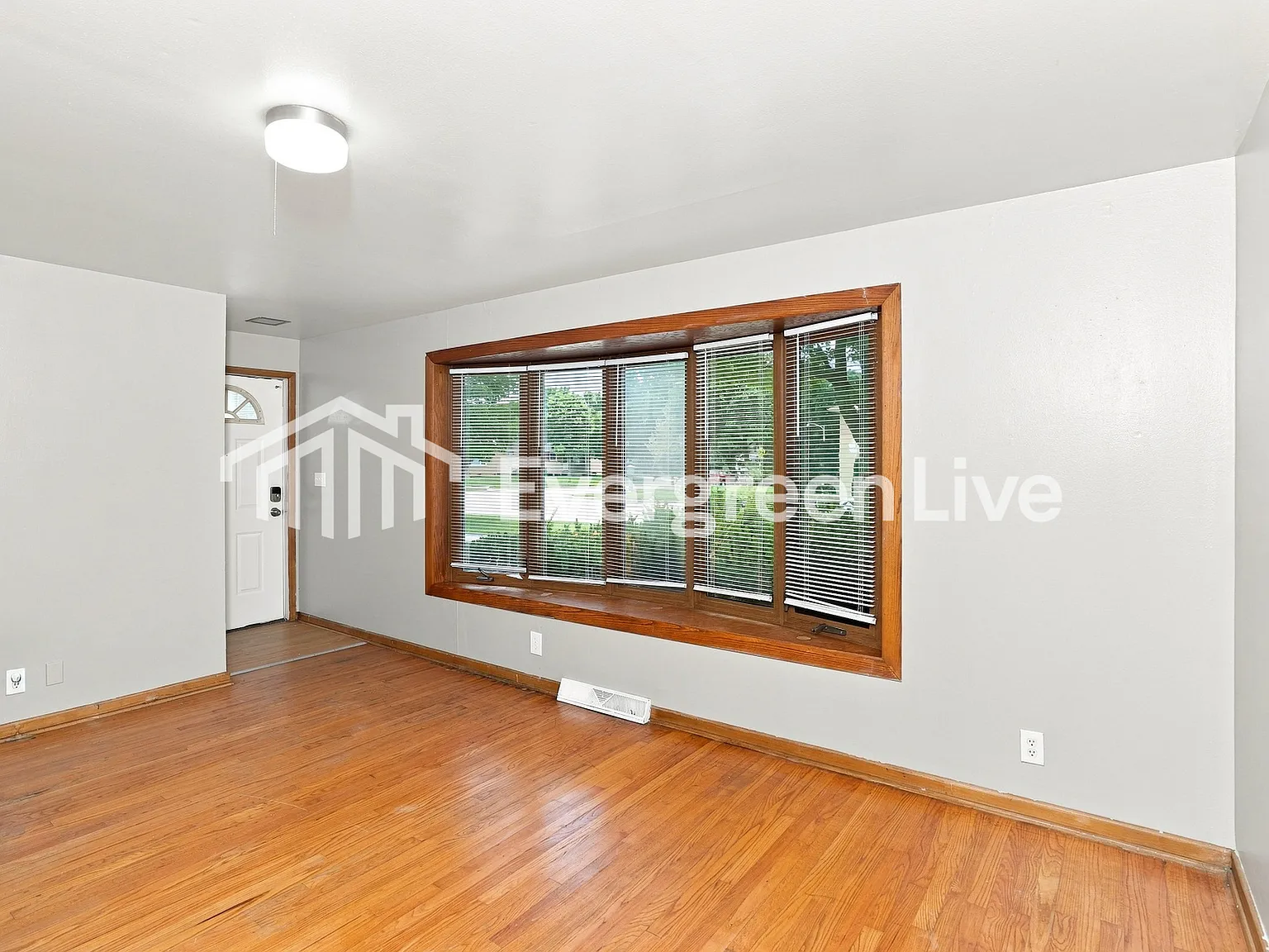2 bed, 1.0 bath, 1036 sqft, $1,595 — Photo 2