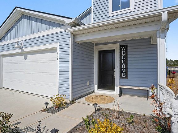 4th image of 224 Saddle St