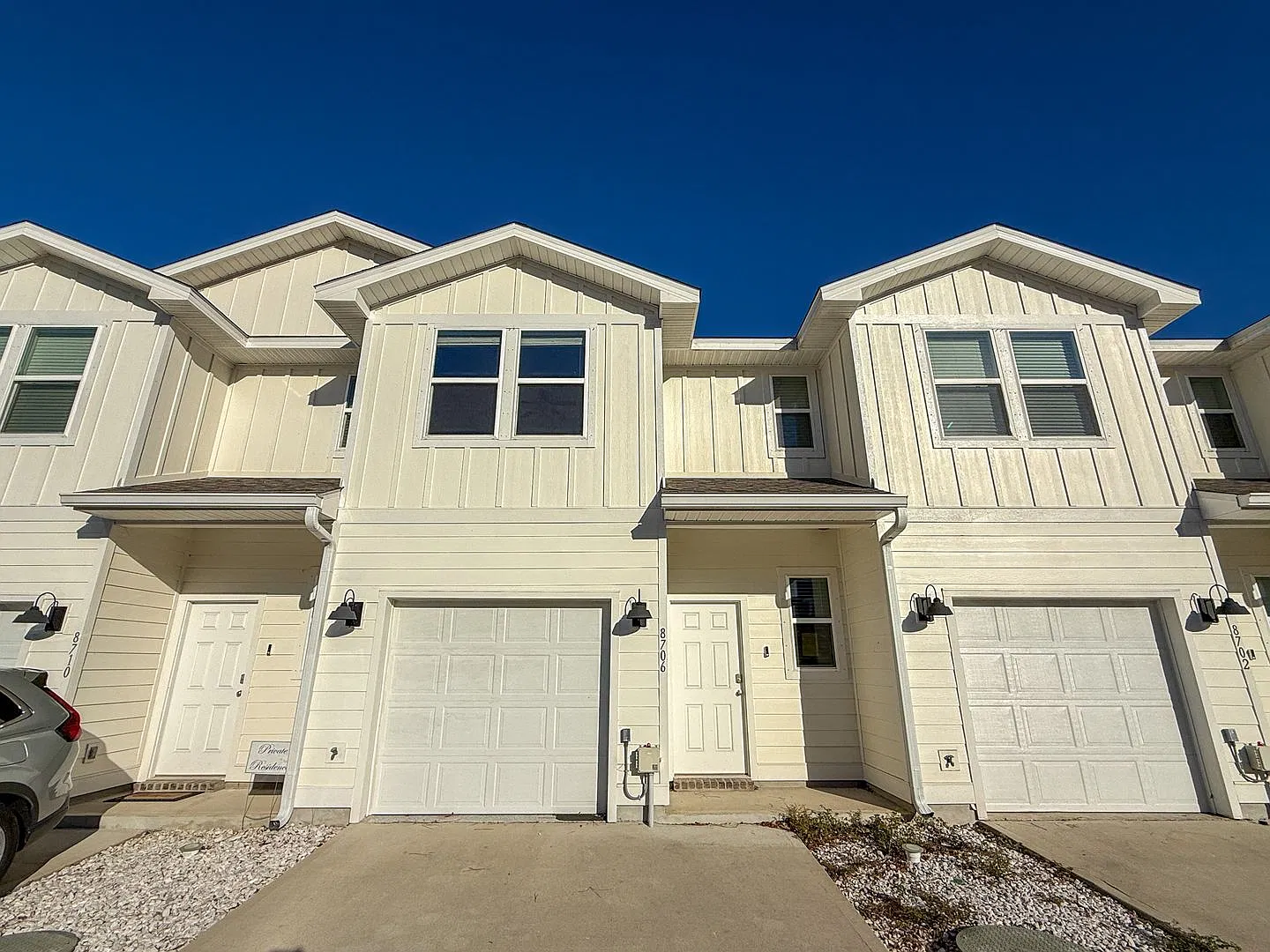 3 Bedroom 2.5 Bath Townhouse For Rent! — Photo 1