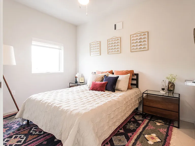 Lyra Apartments — Photo 14