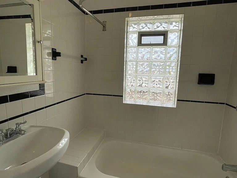 253 W Hazeltine Ave #18 — Photo 7