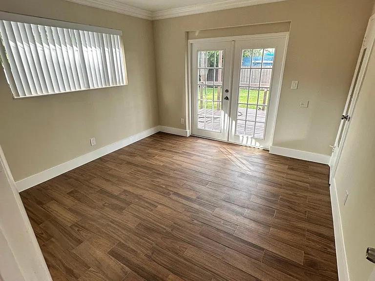 61 NW 35th St #2 — Photo 26