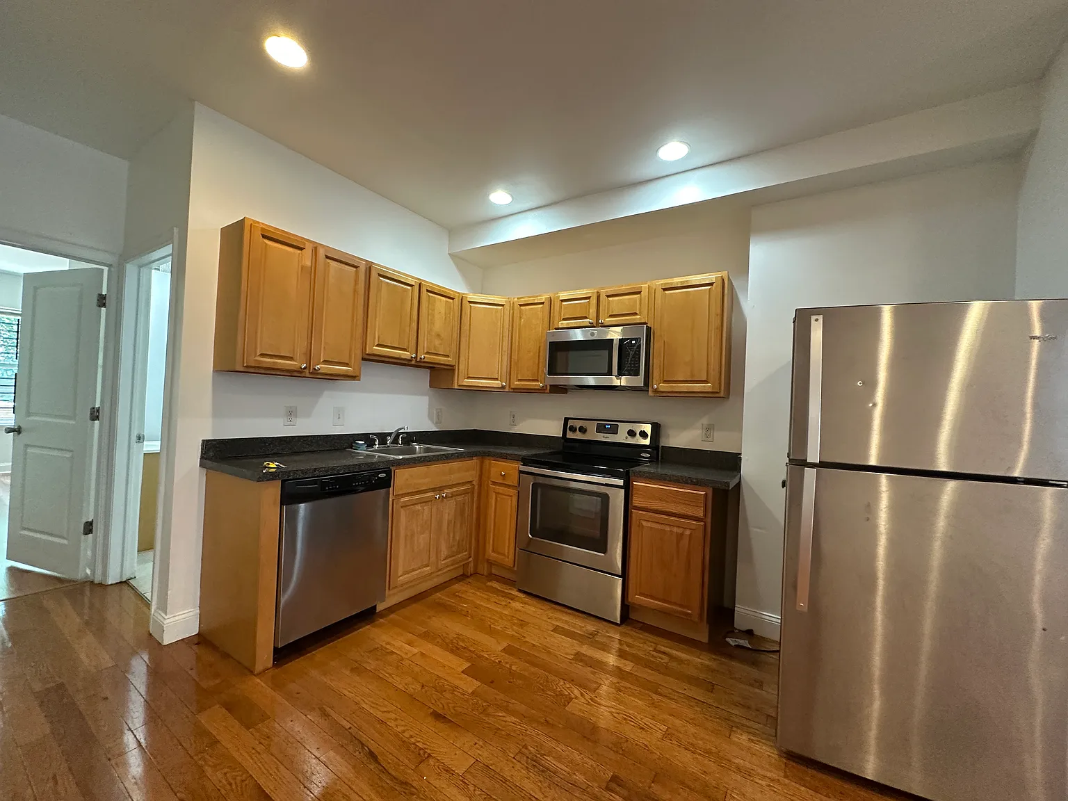 4 bed, 2000 sqft, $1,698 — Photo 4