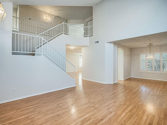 4th image of 5039 E Holmes Ave