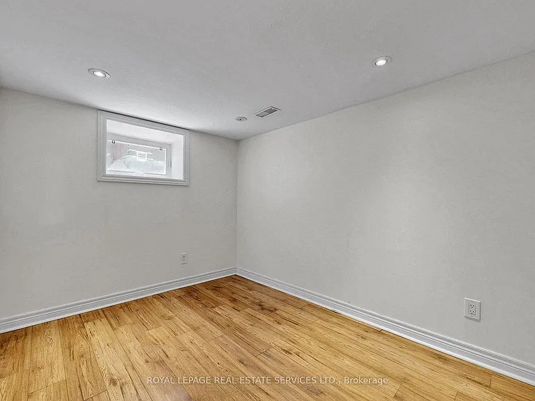 119 Essex St #LOWER — Photo 9