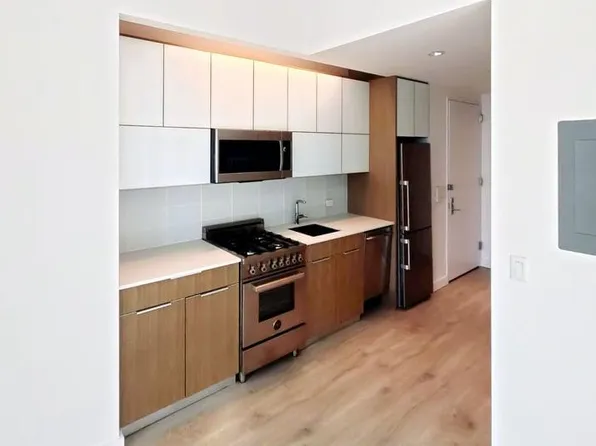 242 West 53rd Street image 8 of 22