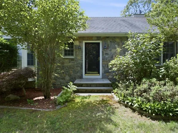 99 Sunderland Rd, Exeter, RI 02822