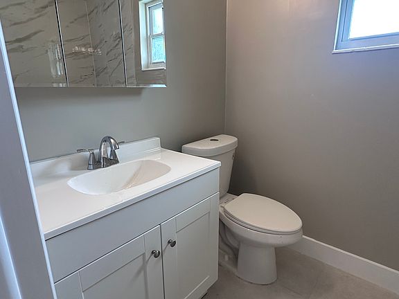 4th image of 33 Jackson Ct