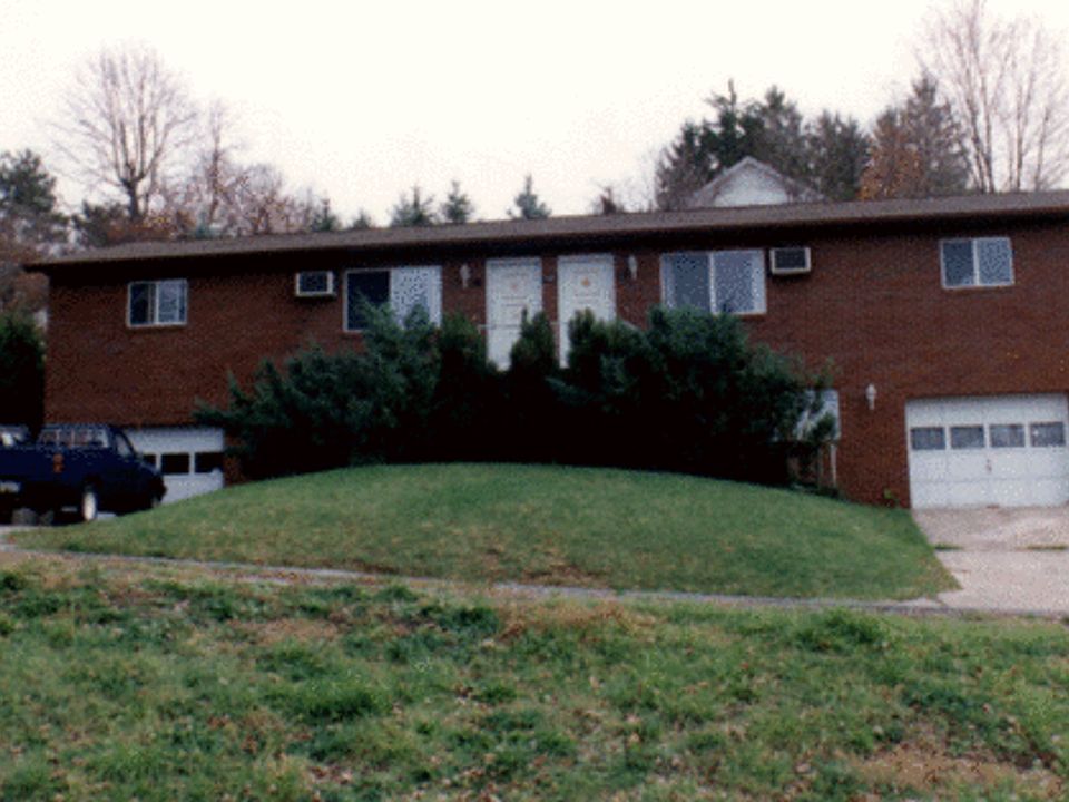 2nd image of 664 Keyser Ave #B