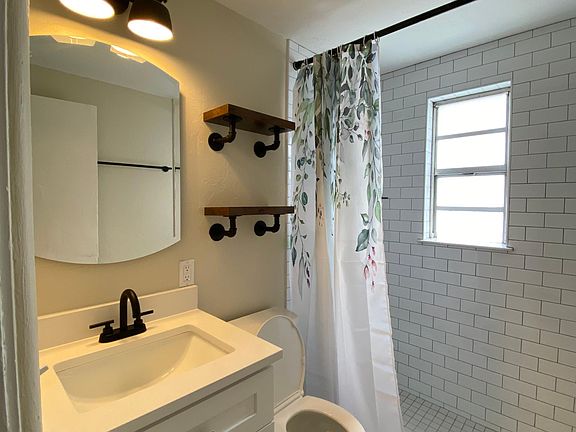 5th image of 2633 Arnold St
