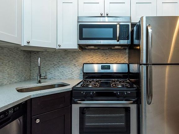 000_690_onderdonk_avenue_1l-9