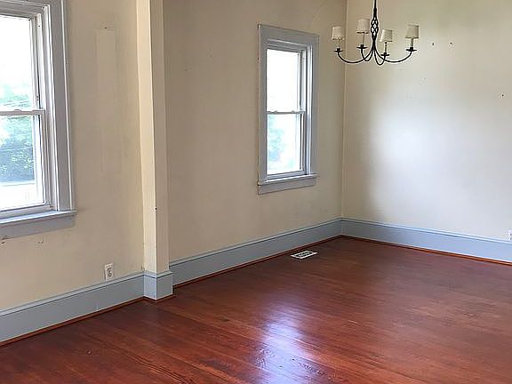 dining room w/out furniture