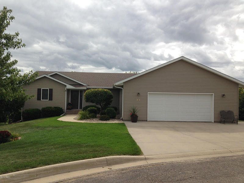 1st image of 802 Golfview Dr