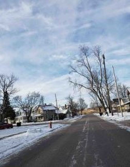 Exterior Neighborhood (street photo)