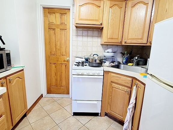4th image of 324 W 76th St APT 4A