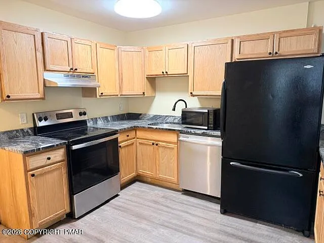 2 bed, 900 sqft, $1,895 — Photo 2