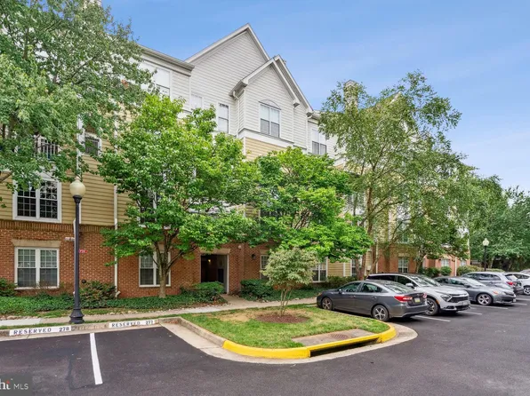 2201 Westcourt Ln APT 201, Herndon, VA 20170