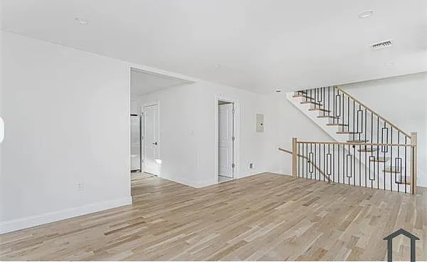670 Arden Ave — Photo 12