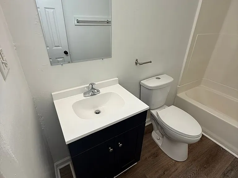 Lawrence Glen Apartments — Photo 43