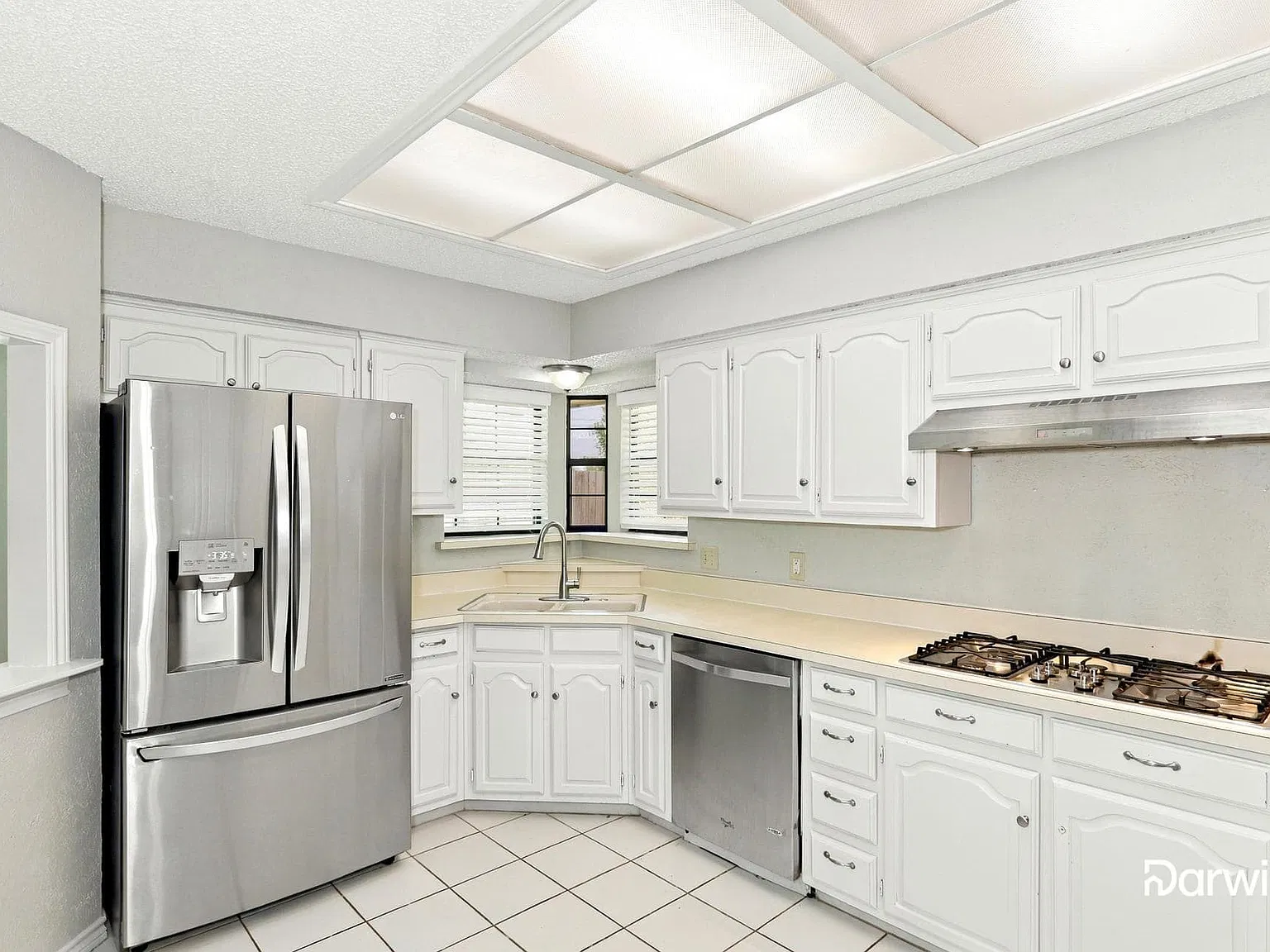 3 bed, 2.0 bath, 1896 sqft, $2,205 — Photo 2